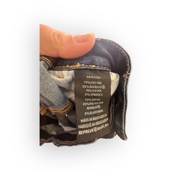 Women’s 18 Max CoCos Dark Blue Wash High Mid Rise Folded Hem 7” Jean Shorts - Picture 7 of 7